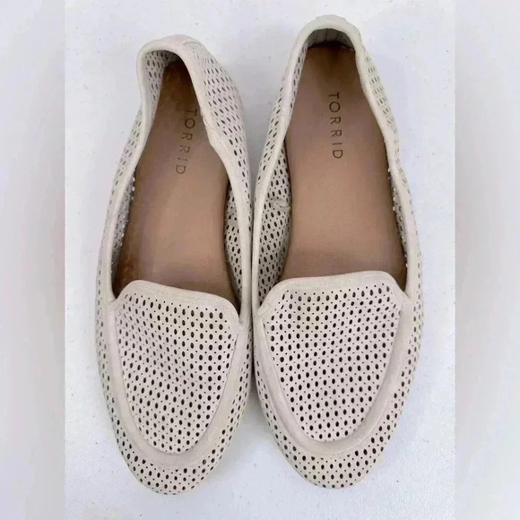TORRID Women’s Perforated Extra Wide Loafer Off White Flats Breathable Size 9 WW - Picture 11 of 14